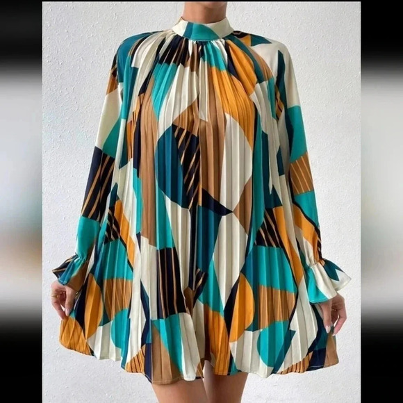 Geo Print Flare Sleeve Pleated Detail Mock Neck Dress - Picture 4 of 5